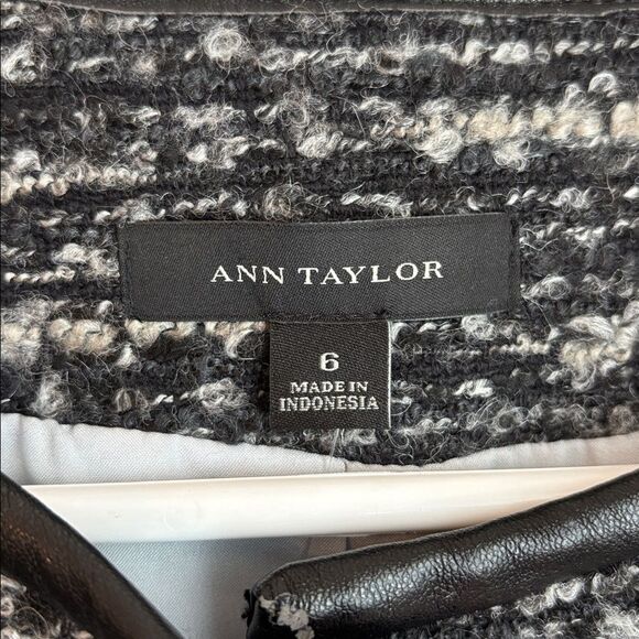 Ann Taylor Wool blend Tweed Day leather Black Gray cropped Blazer Womens 6 NWT - Picture 6 of 14